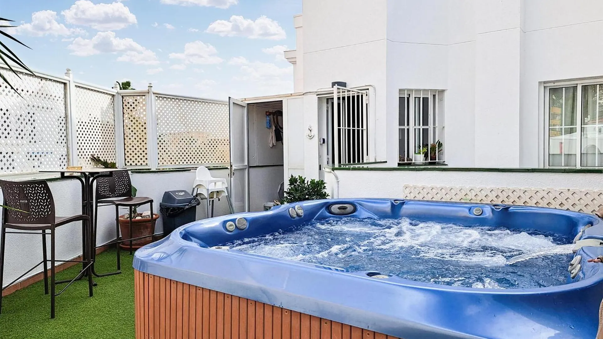 Stunning Apartment In Nerja With Jacuzzi Spanien